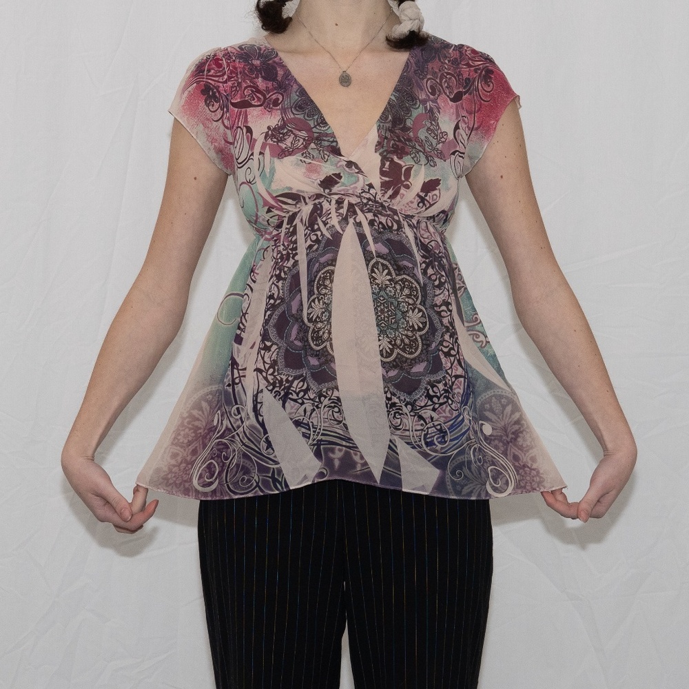 Y2k graphic mesh blouse v neck size small rue 21 polyester